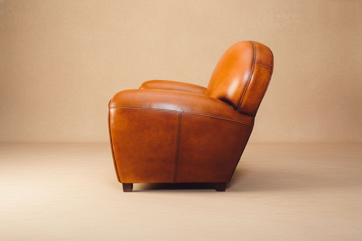 Fauteuil club cuir miel pieds hêtre apparents – Brisbane