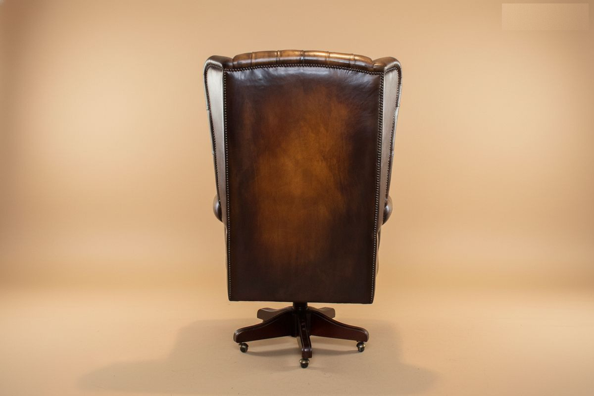 Fauteuil de bureau Chesterfield cuir chocolat – à roulettes
